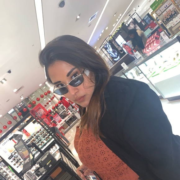 Meet your Posher, Ariel - Picture 1 of 1